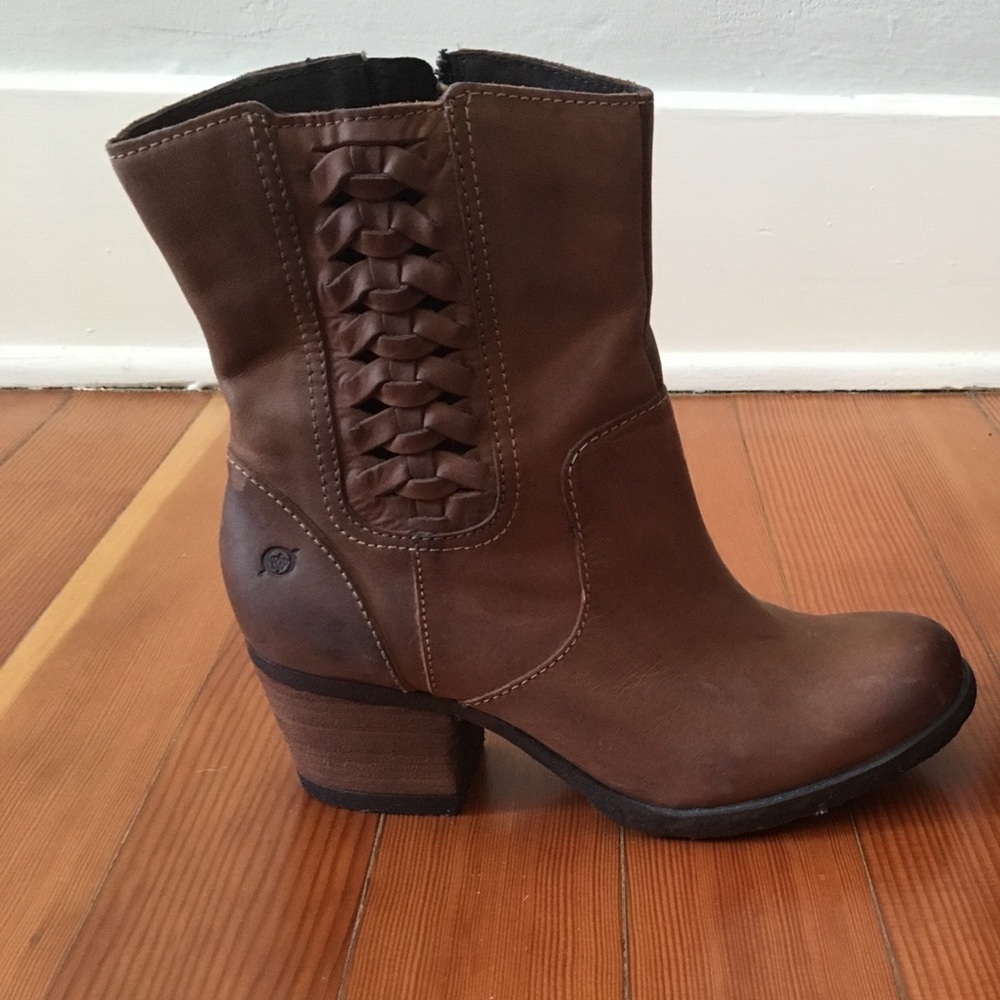 Born Ankle Boots NEW Never Worn Size 9